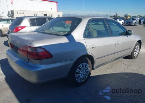 1998 Honda Accord Lx из США, поврежденный, VIN 1HGCG5642WA111783